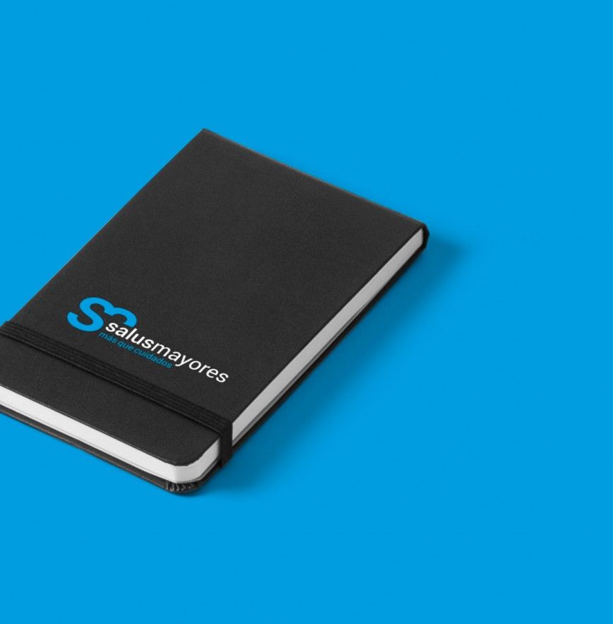 Diseño del cuaderno con el logotipo Salusmayores
