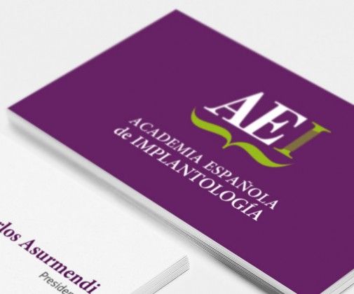 Aplicación del logo de la Academia Española de Implantología en tarjetas de visita